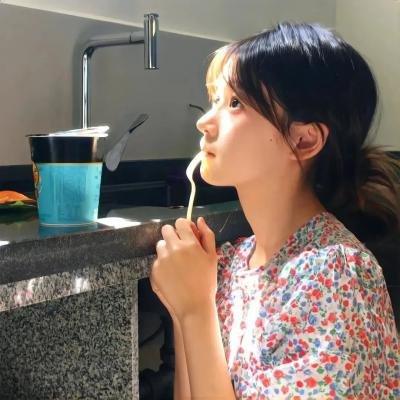 空虚的闪耀封面